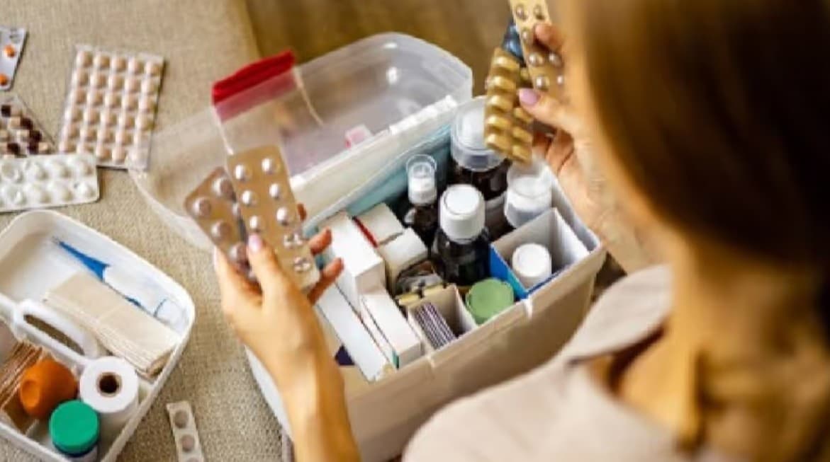 Essential Medicines for Home: সুস্থতা রক্ষায় প্রত্যেক বাড়িত্য থাকা উডিয যেসব প্রত্য়াজনীয় ওষুধ